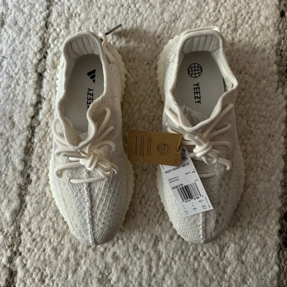NWT adidas Yeezy Yeezy Boost 350 V2 "Bone"
sneakers - Picture 2 of 5